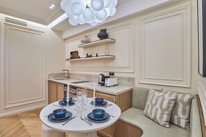 Apartment | Private kitchen - Suite Air-conditioned Opera-louvre-2 Bedrooms (Paris)