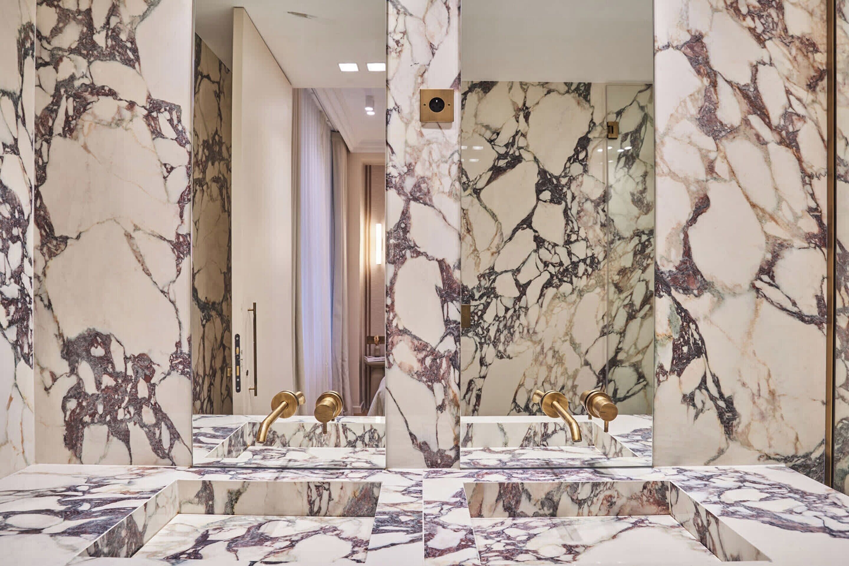 Apartment | Bathroom | Hair dryer, towels, soap, shampoo