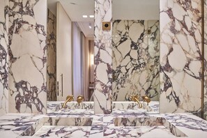 Apartment | Bathroom | Hair dryer, towels, soap, shampoo - Suite Air-conditioned Opera-louvre-2 Bedrooms (Paris)