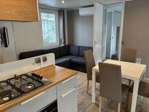 Fridge, microwave, dishwasher, toaster - Le parc des roselieres 54 Saint Hilaire de Riez (SAINT HILAIRE DE RIEZ)