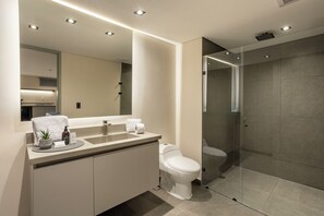 Luxury Room | Bathroom | Shower, free toiletries, towels, soap - ALTUS HOTEL  (Medellín)
