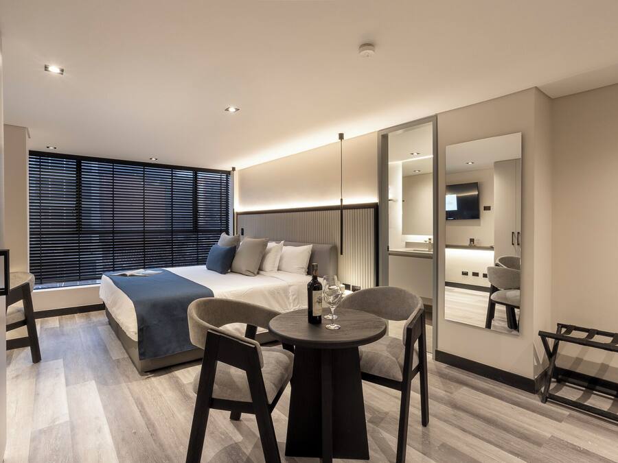 Deluxe Room, City View | Desk, laptop workspace, blackout drapes, soundproofing