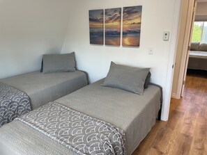 Strykjärn/strykbräda, wi-fi och sängkläder