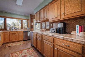 Fridge, microwave, oven, stovetop - Pah's Haus | Hot Tub | Scenic View | Dog-Friendly (Angel Fire)