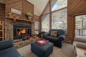 TV, fireplace, DVD player, offices - Pah's Haus | Hot Tub | Scenic View | Dog-Friendly (Angel Fire)