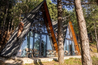 Teal Retreat The Golden Cabins With Garden