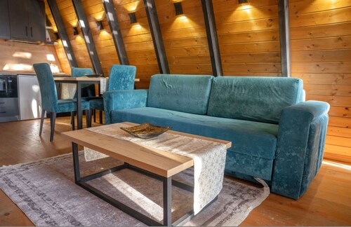 Teal Retreat The Golden Cabins With Garden