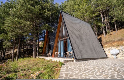 Golden Cabin 2 Gjinar