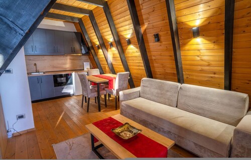 Golden Cabin 4 Gjinar