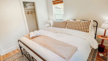 2 bedrooms, WiFi, bed sheets