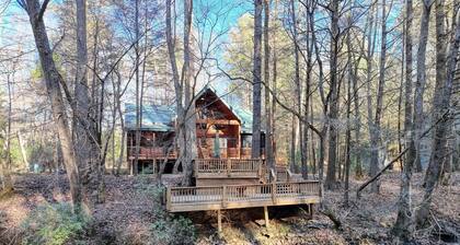 Tranquility on the Toccoa River - Dog-friendly, 4BR cabin w/hot tub in Suches!