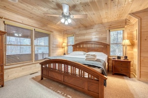 4 bedrooms, free WiFi, bed sheets - Tranquility on the Toccoa River - Dog-friendly, 4BR cabin w/hot tub in Suches! (Suches)