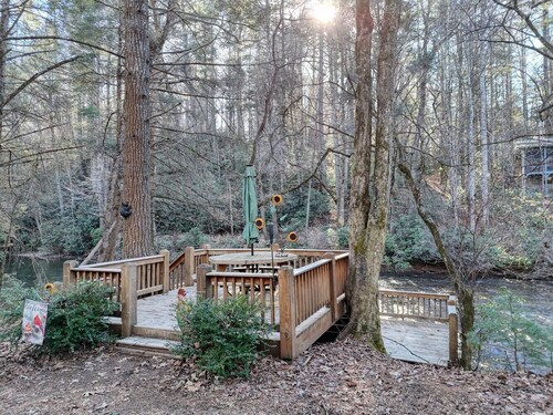 Tranquility on the Toccoa River - Dog-friendly, 4BR cabin w/hot tub in Suches!