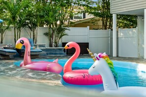 A heated pool - 🌊Clearwater Oasis: A luxury 5-bedroom retreat with pool, perfect for family getaways.🌞 (Clearwater)