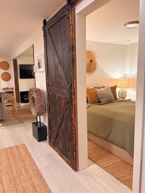 Cuna de viaje, wifi gratis y ropa de cama 