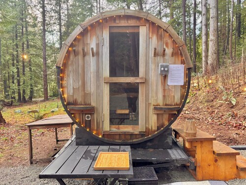 BowInn - Sauna & Walkable to Snug Cove