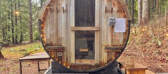 BowInn - Sauna & Walkable to Snug Cove