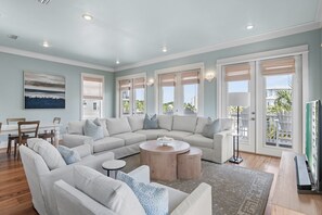 Smart TV, books - EZ Walk 2 Beach! Private Pool, LSV, FirePit, & Bikes! Pet Friendly! (Santa Rosa Beach)