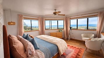 3 slaapkamers, een bureau, een strijkplank/strijkijzer, reisbedje