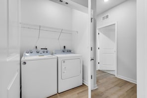 Interior - Modern Ocala 3BR Home Smart TV Fast Wifi (Ocala)