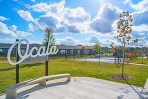 Sport court - Modern Ocala 3BR Home | Smart TV | Fast Wi-Fi (Ocala)