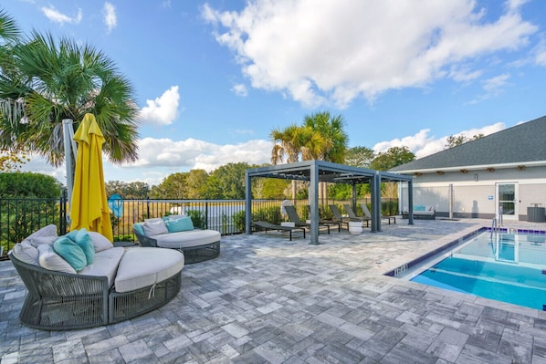 Outdoor pool - Modern Ocala 3BR Home Smart TV Fast Wifi (Ocala)