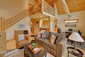 TV, fireplace, table tennis - Game Room & 5 Pools: Chalet at Eagle Crest Resort (Redmond)