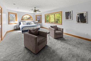 5 bedrooms, iron/ironing board, WiFi, bed sheets - 6 Bed 5 1/2 Bath - Private Hot Tub - Walk to Wisp. Entire Home in McHenry, MD (McHenry)