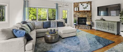 TV, fireplace