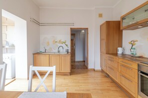 Refrigerador, horno, parrilla de estufa y lavavajillas 