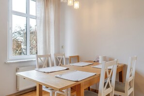 Dining - Raciborska Urban Apartment (Katowice)