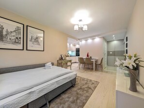 Silitysrauta/-lauta, Wi-Fi, vuodevaatteet