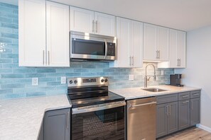 Fridge, microwave, oven, stovetop - Fountainhead-Oceanfront Retreat w/ Expansive Private Balcony (Ocean City)