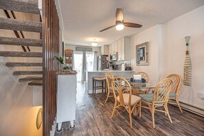 Dining - Harbour Bay-Cozy Canal-Front Condo – Pool & Water Views (Ocean City)