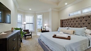 4 bedrooms, iron/ironing board, travel cot, free WiFi - Luxury Golf Course Home - Pool + Spa - 3 En Suites - 4 Bed/4 Bath - Close to SRQ (Sarasota)