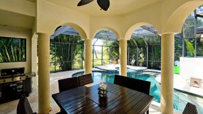 Outdoor dining - Luxury Golf Course Home - Pool + Spa - 3 En Suites - 4 Bed/4 Bath - Close to SRQ (Sarasota)