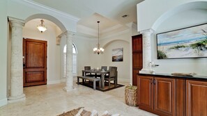 Dining - Luxury Golf Course Home - Pool + Spa - 3 En Suites - 4 Bed/4 Bath - Close to SRQ (Sarasota)