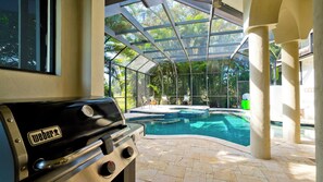 Outdoor pool, a heated pool - Luxury Golf Course Home - Pool + Spa - 3 En Suites - 4 Bed/4 Bath - Close to SRQ (Sarasota)