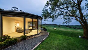 House, 6 Bedrooms, Non Smoking, Hill View | Living area