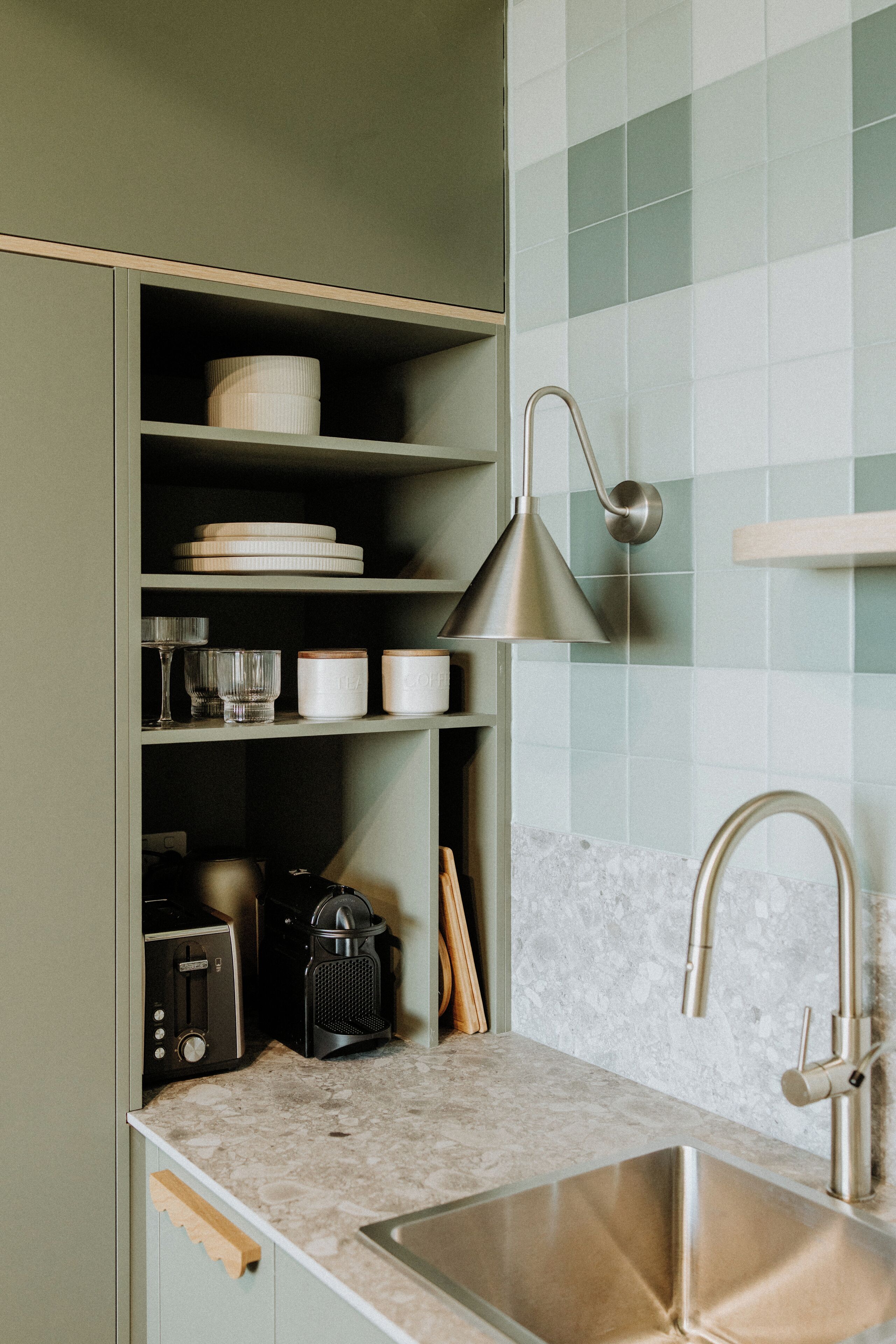 Studio, 1 King Bed, Kitchenette - Kalamata | Cocina privada | Refrigerador con congelador, microondas, horno y parrilla de estufa 