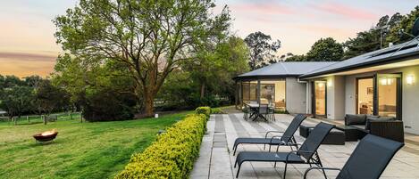 Talo, 6 makuuhuonetta, tupakointi kielletty, näköala mäelle | Terassi/patio