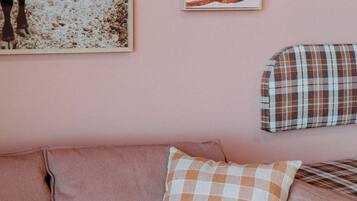 Deluxe suite, toegankelijk voor rolstoelgebruikers, uitzicht op heuvels | Woonruimte