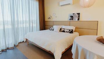 Studio, 1 Tempat Tidur King, dapur kecil, pemandangan bukit | Wi-Fi gratis