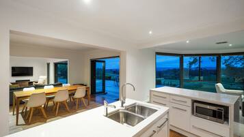 House, 6 Bedrooms, Non Smoking, Hill View | Private kitchen | Full-size fridge, microwave, oven, stovetop