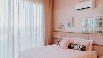 Studio, 1 King Bed, Kitchenette - Blush