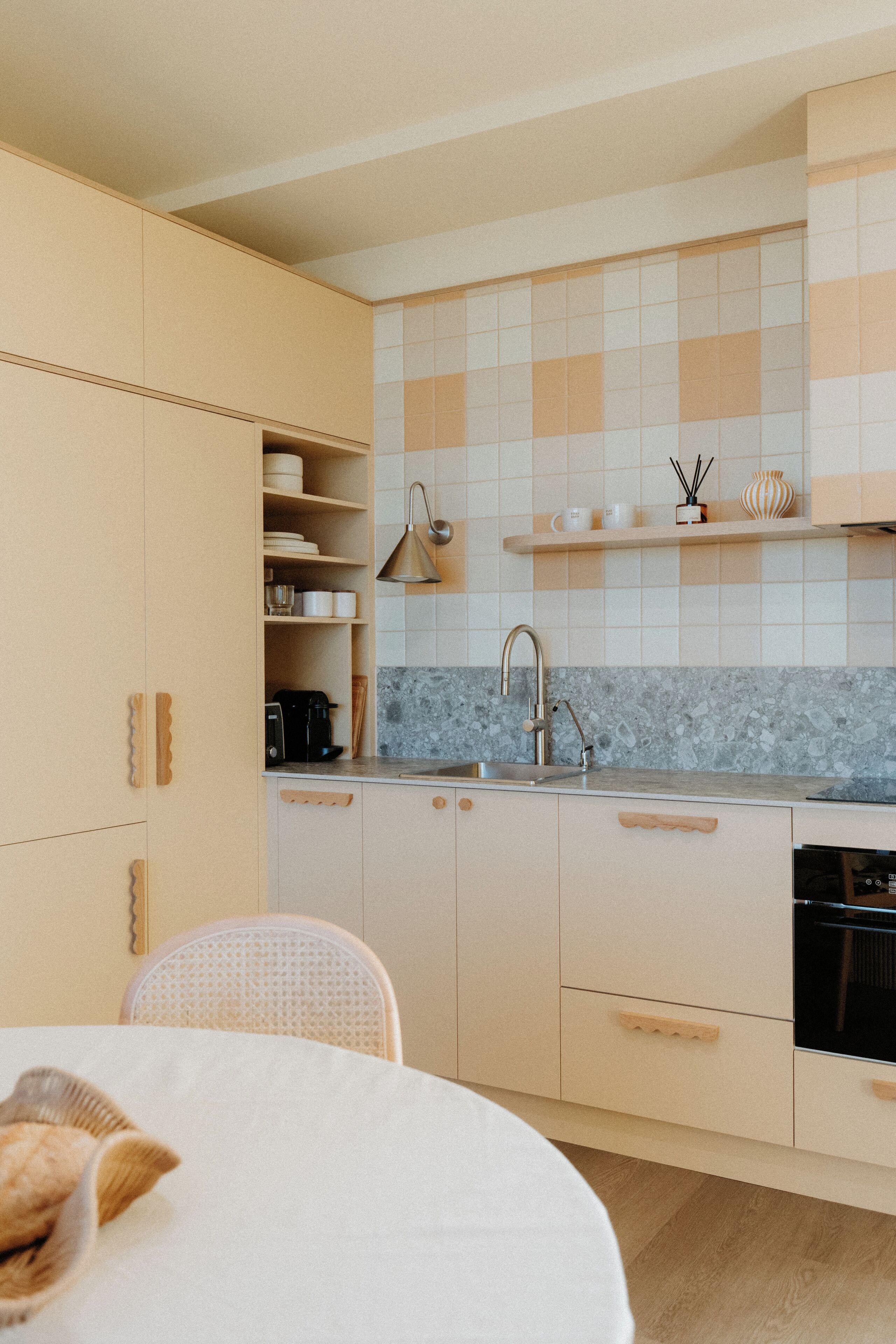 Studio, 1 Katil Raja (King), Kitchenette, Hill View | Dapur peribadi | Peti sejuk/penyejuk beku saiz penuh, ketuhar gelombang mikro, ketuhar 