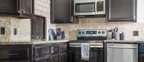 Habitación cuádruple Confort | Cocina privada | Refrigerador, microondas, horno y parrilla de estufa