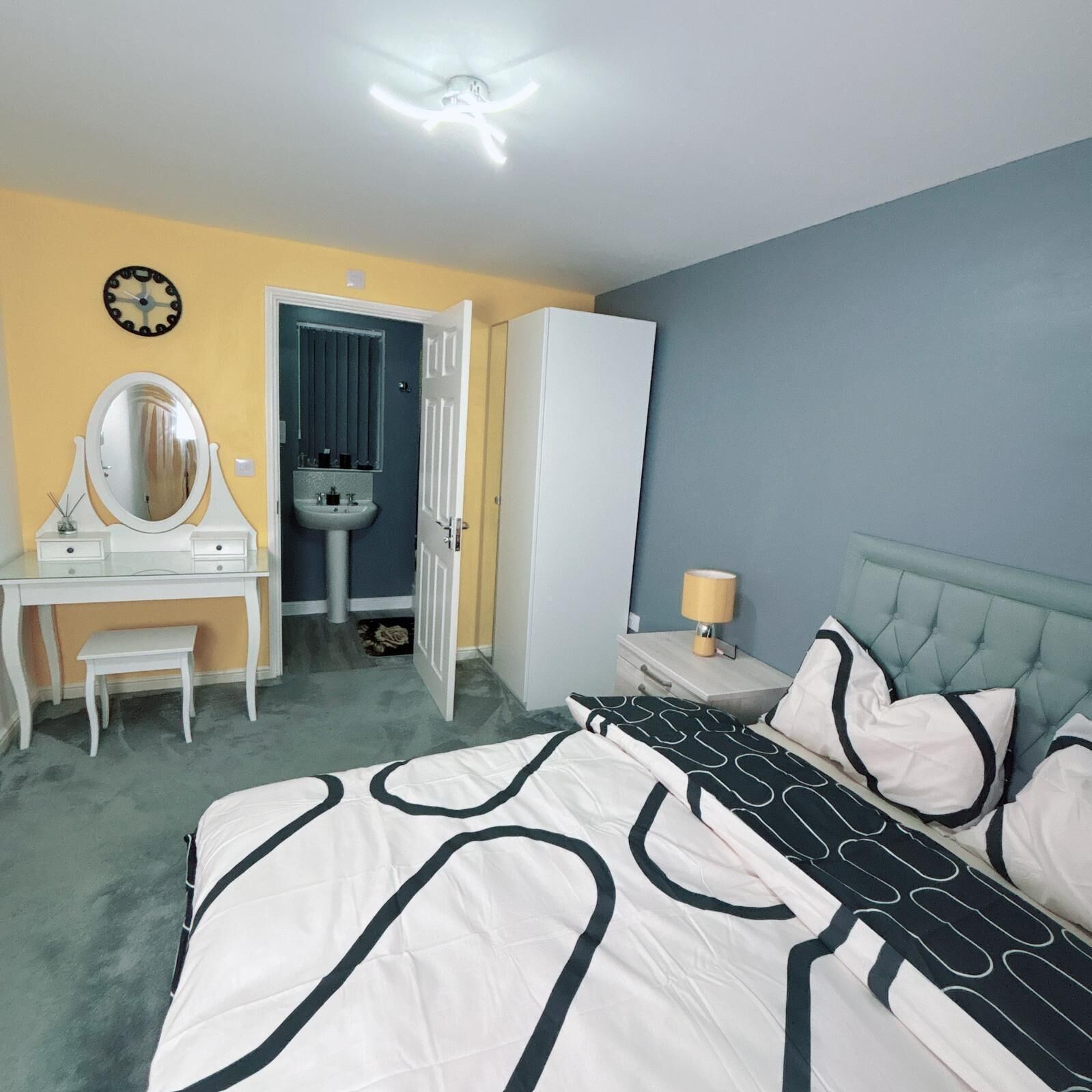 3 Schlafzimmer, Schreibtisch, Bügeleisen/Bügelbrett, kostenloses WLAN