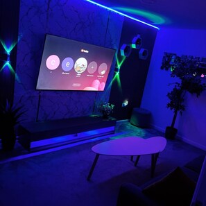 Interior - Ellas Stays
3 Bedroom Detached house in Farnworth Bolton, Greater Manchester. (Farnworth)