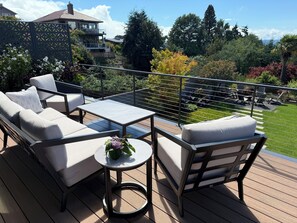 Terrace/patio - Alki Beach Luxury Retreat Olympic Views (Seattle)
